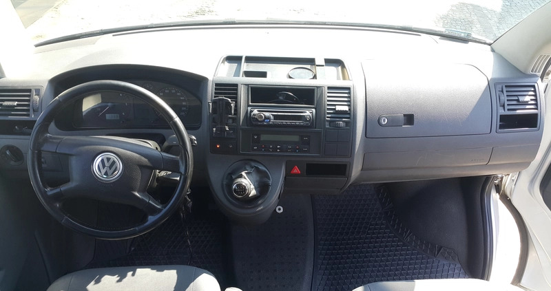 Volkswagen Caravelle cena 49000 przebieg: 366000, rok produkcji 2005 z Gdańsk małe 562
